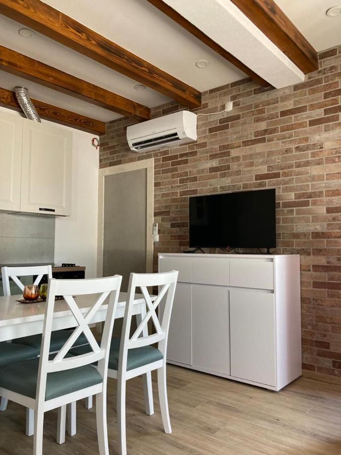Studio Apartman Luka สตารีกราด-ปาเคลนีซา ภายนอก รูปภาพ