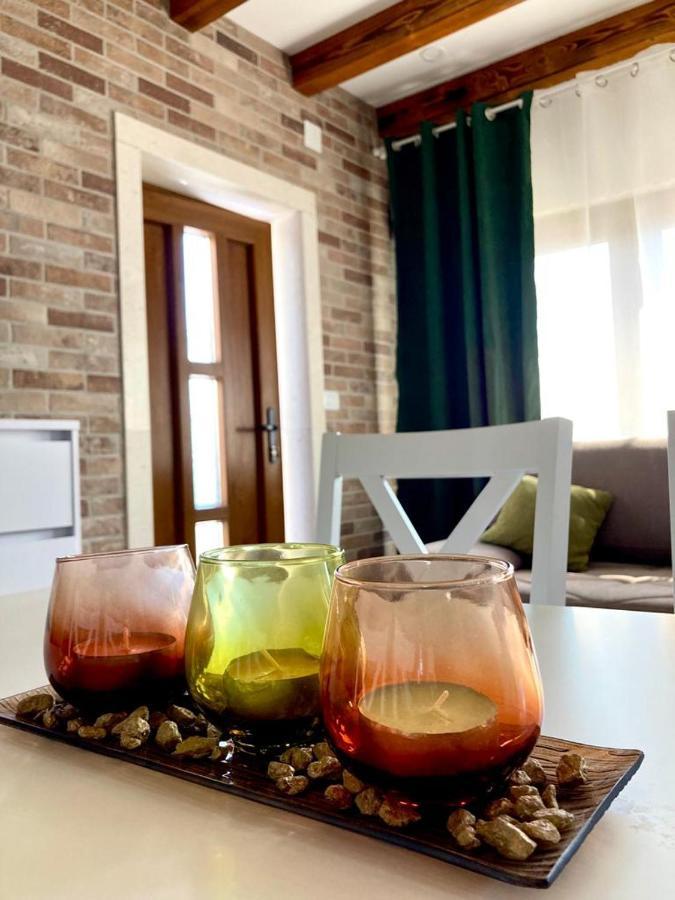 Studio Apartman Luka สตารีกราด-ปาเคลนีซา ภายนอก รูปภาพ