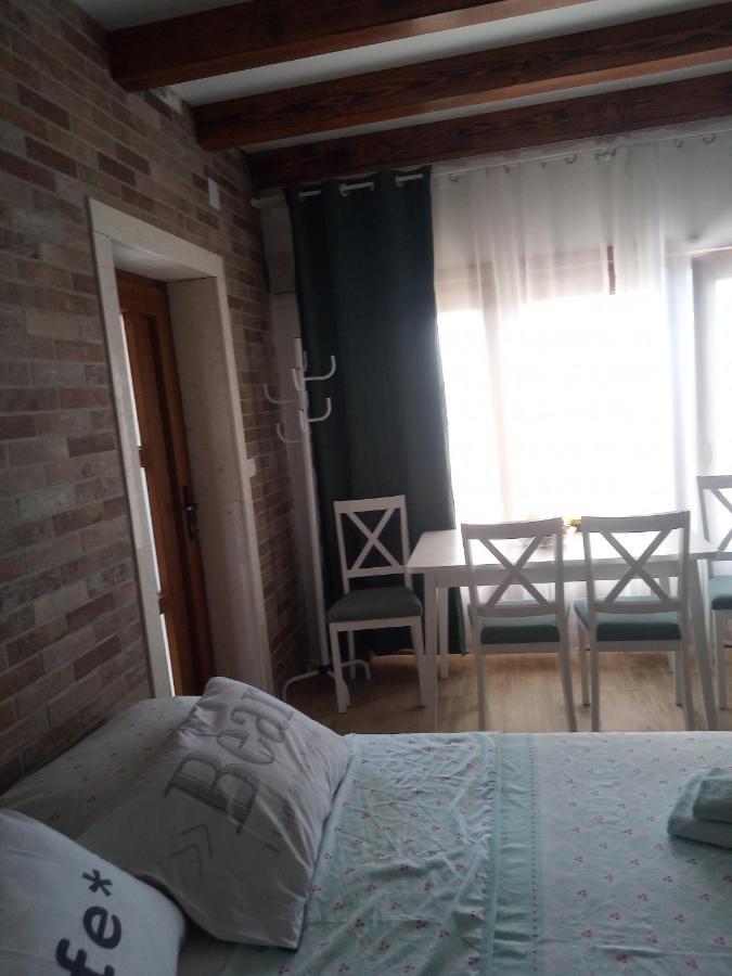 Studio Apartman Luka สตารีกราด-ปาเคลนีซา ภายนอก รูปภาพ